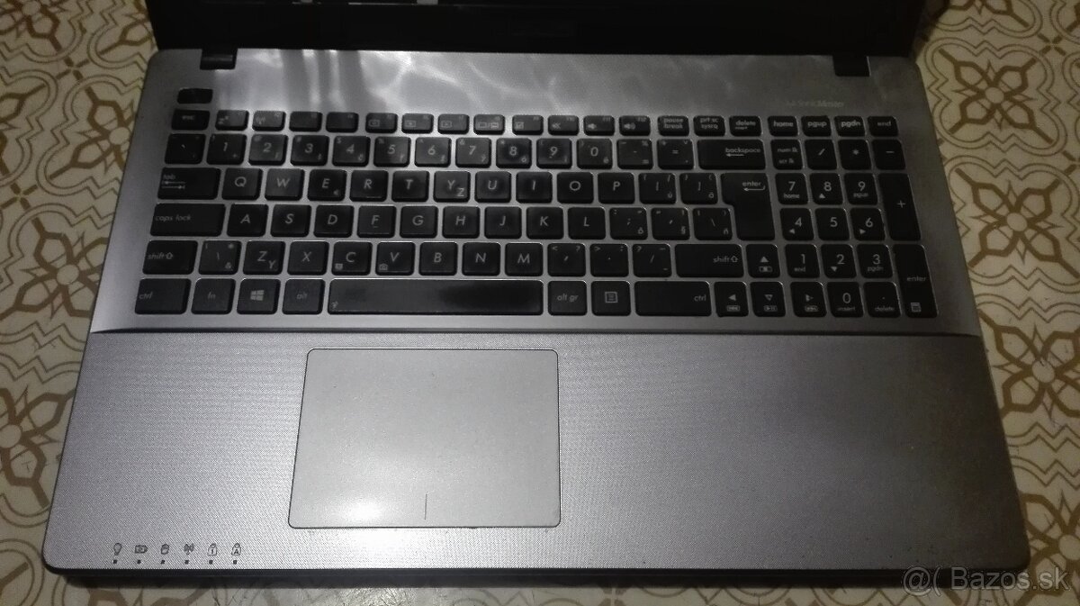 Asus notebooky na diely.