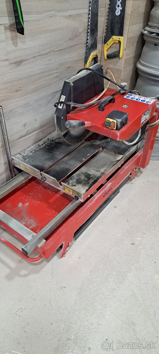 Píla na zámkovu dlažbu