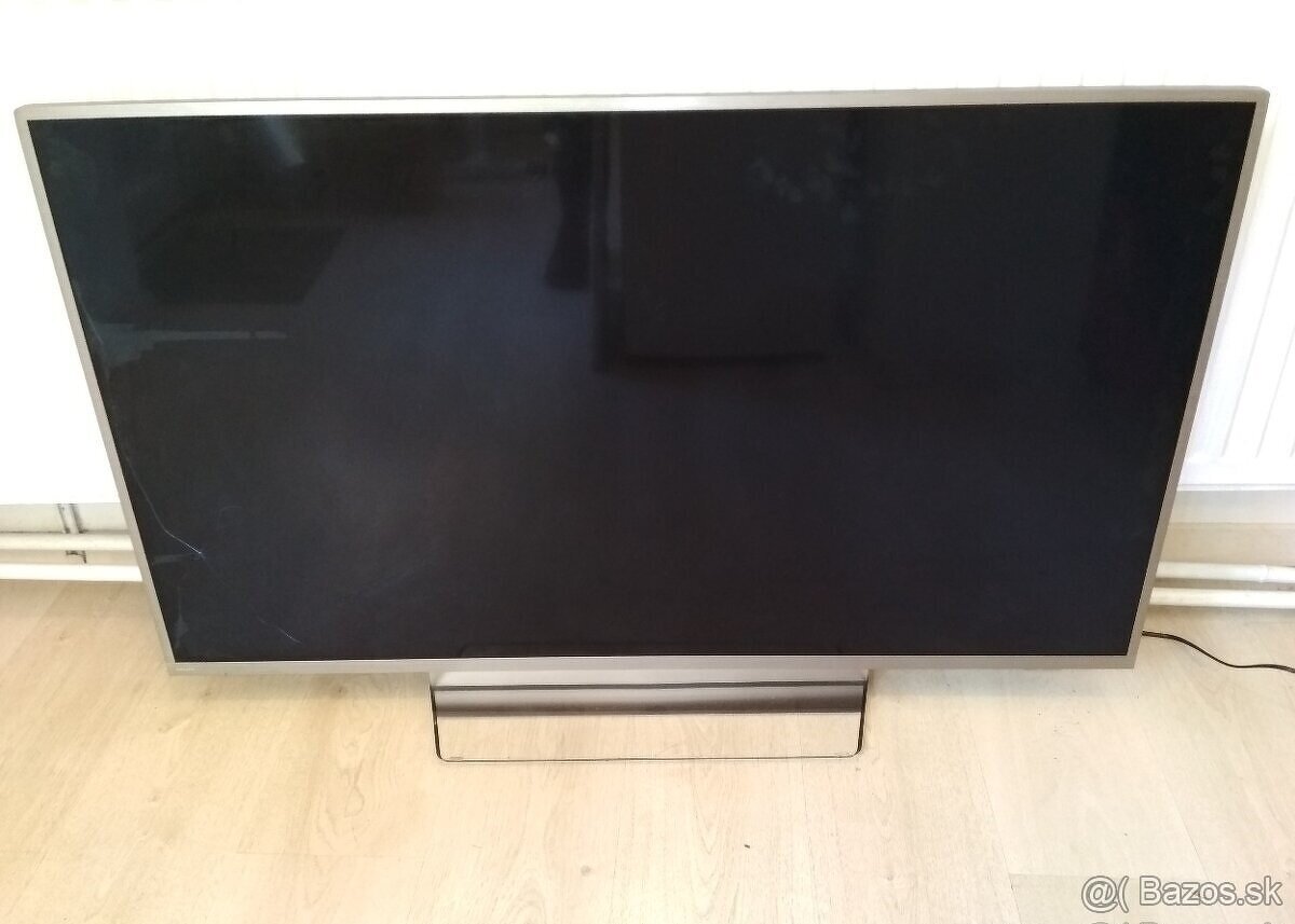 Televizor Philips 49PUS8303/12, PRASKNUTA OBRAZOVKA