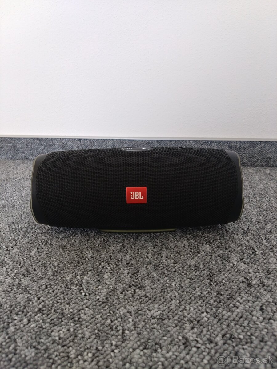JBL charger4