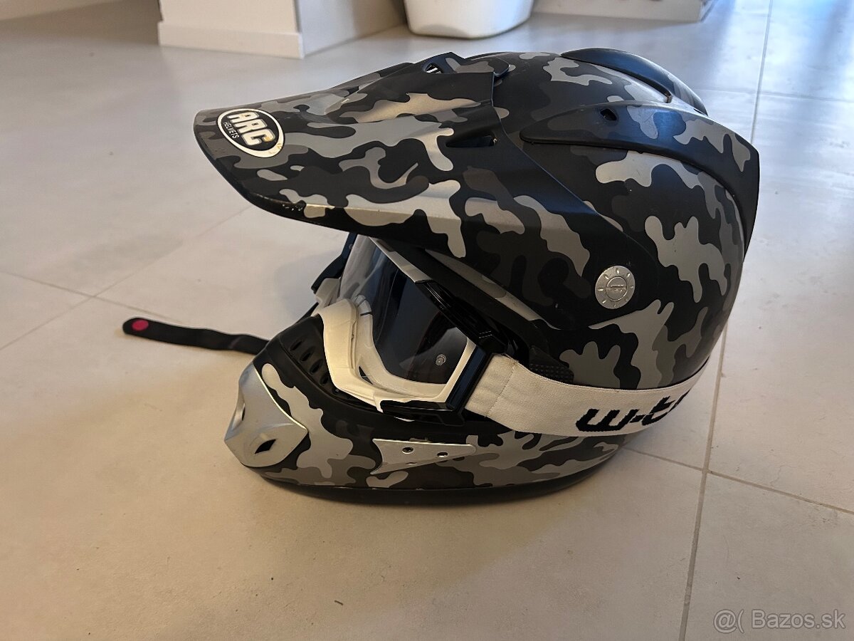 Motokrosová prilba s okuliarmi