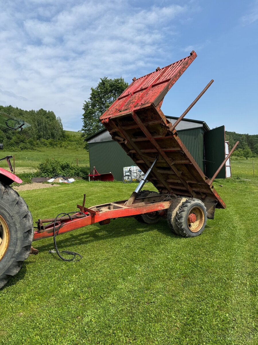 Vyklápacia Vlecka s pohonom za traktor