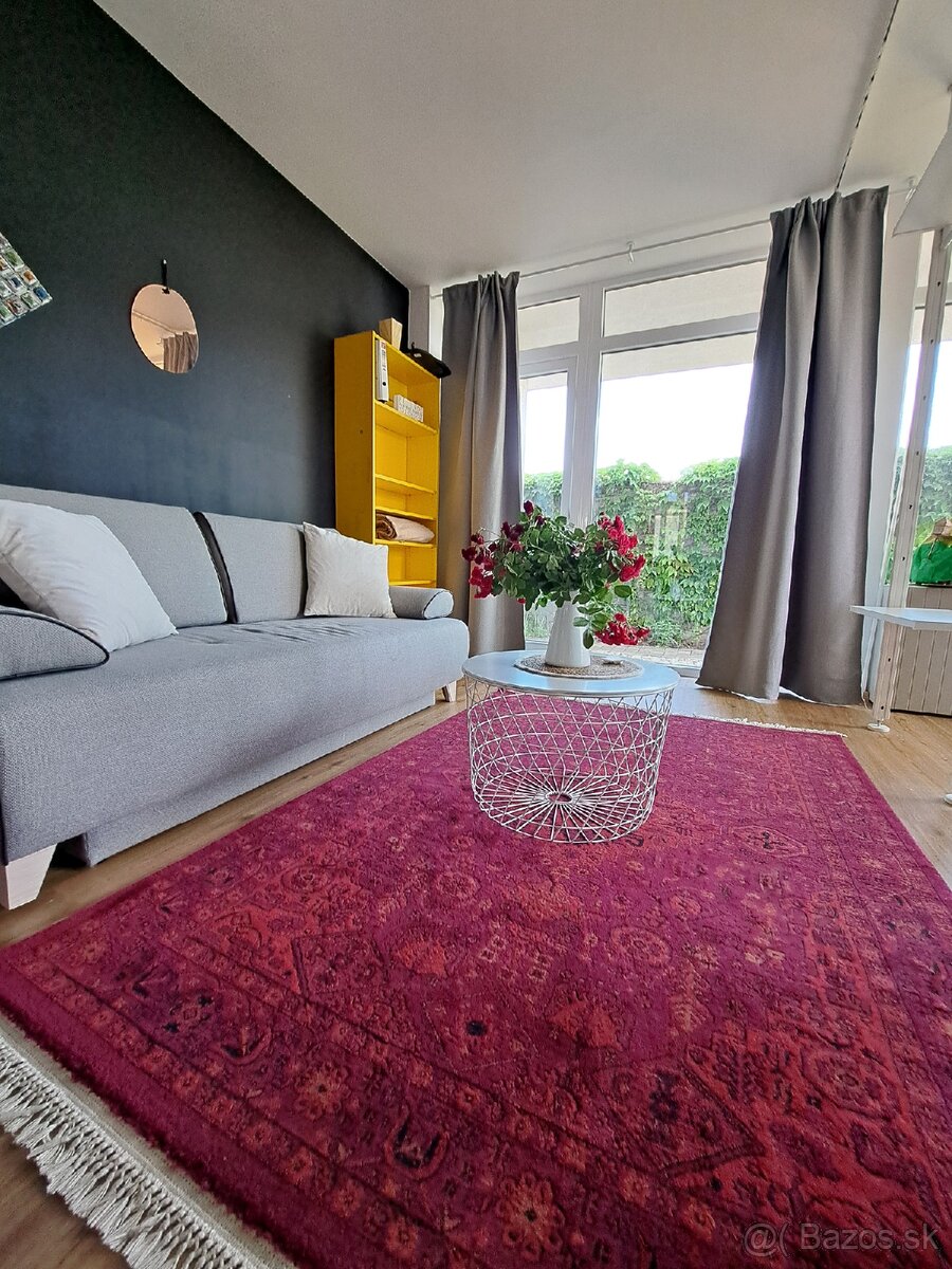 Červeny koberec