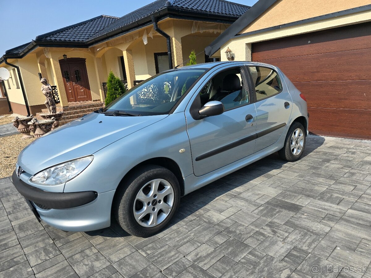 Predám Peugeot 206 1.4 benzín 118000km