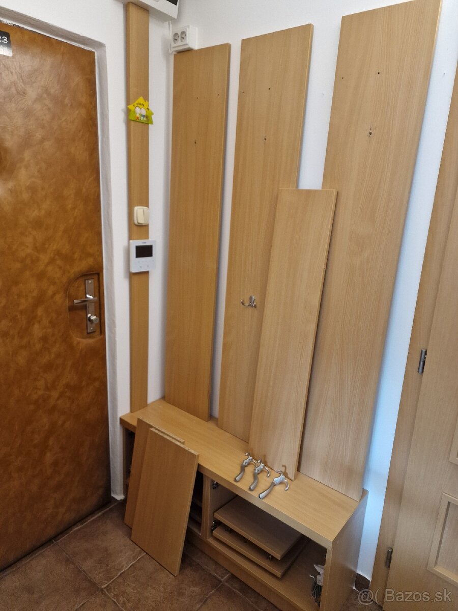 Vešiaková stena