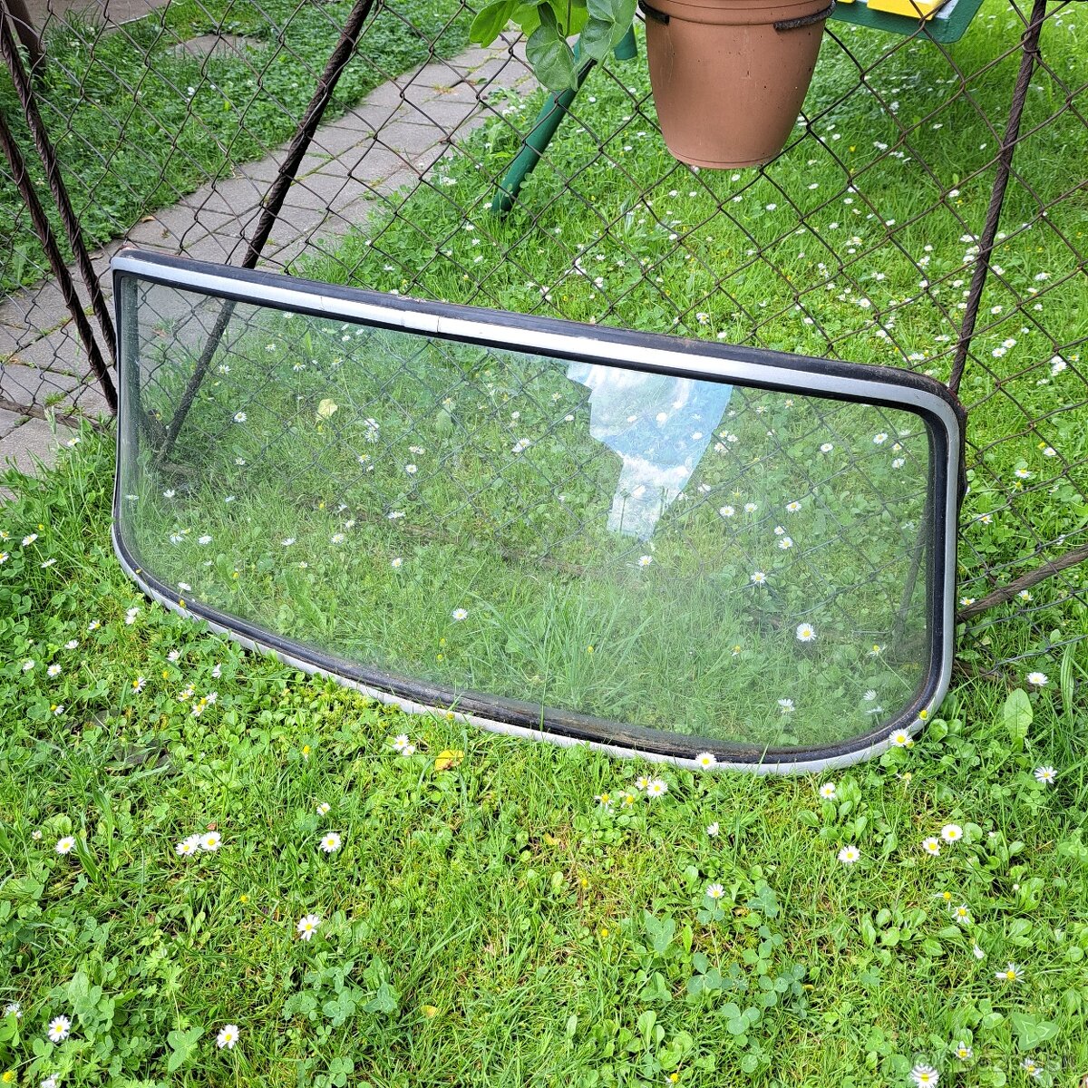 Zadné sklo Škoda 100