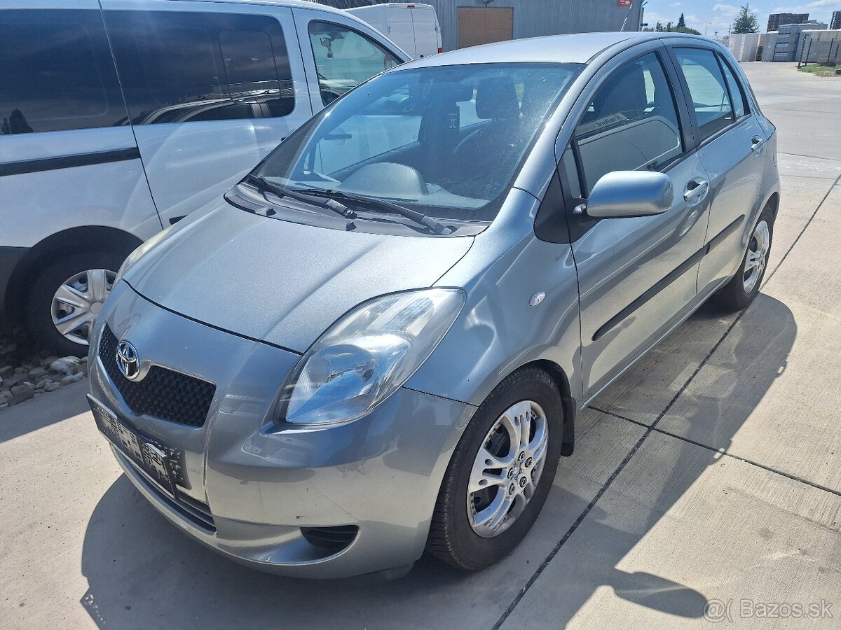 TOYOTA YARIS 1,3 BENZÍN AUTOMAT