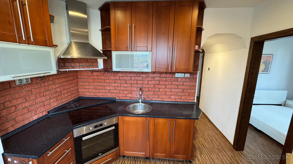 Prenájom, zariadený 2 izbový byt v centre