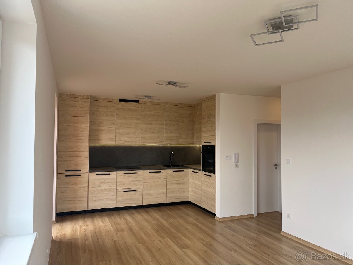 Prenajmem 3-izbový byt v novostavbe v Martine-Priekope