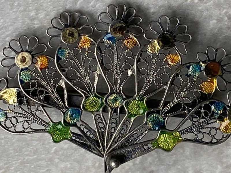 Strieborná brošňa , filigránový vejár s kvietkov