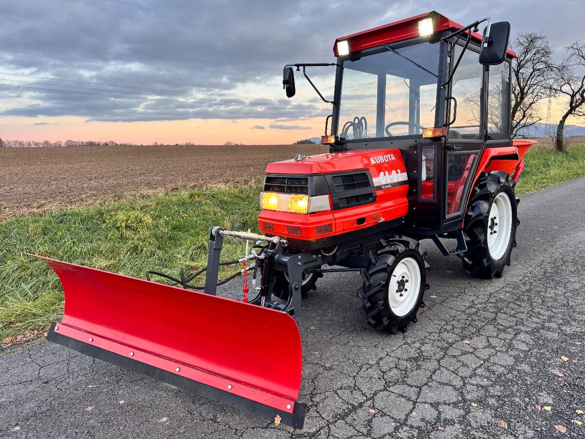 KUBOTA GL23 vyhřívaná kabina • radlice + sypa