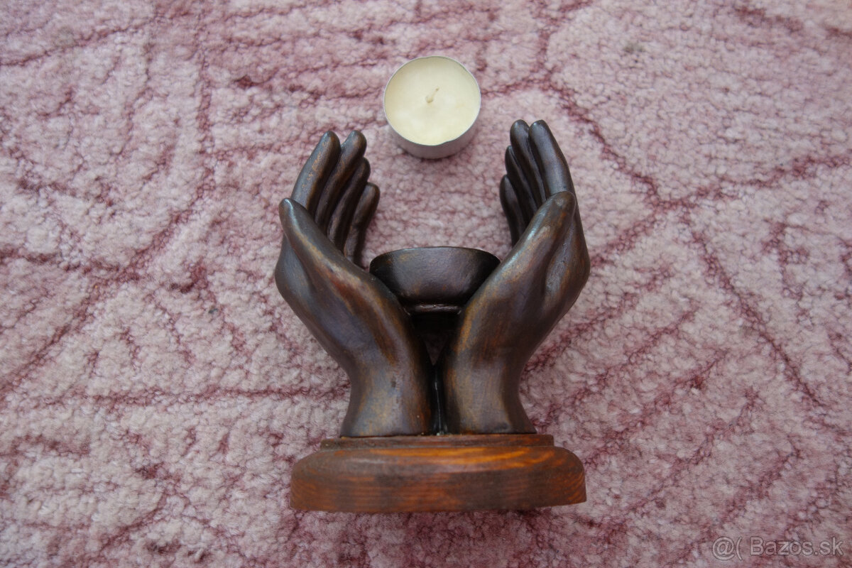 Svietnik na čajové sviečky - ruky