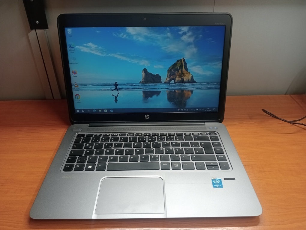 predám HP ELITEBOOK FOLIO 1040 G1 , WINDOWS 10.