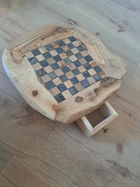Šach z olivového dreva