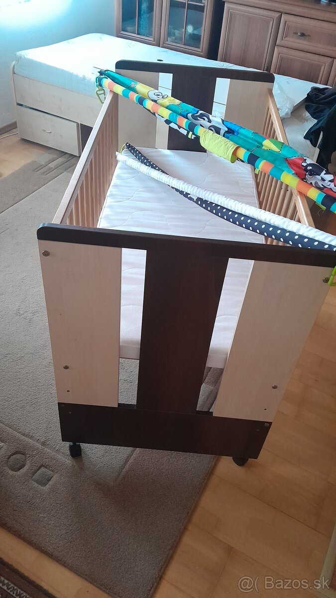 Postieľka matrac hračky