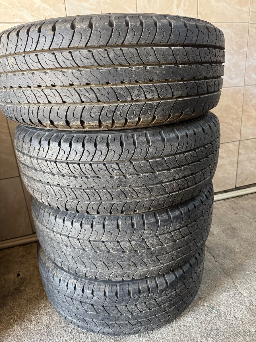 235/65 r16c