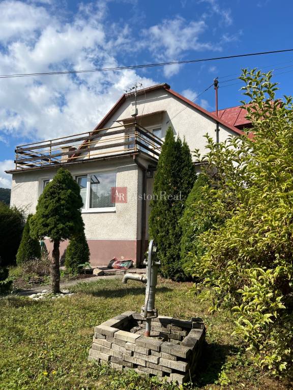 Rodinný dom s hospodárskou budovou a pekným pozemkom - DOHŇA