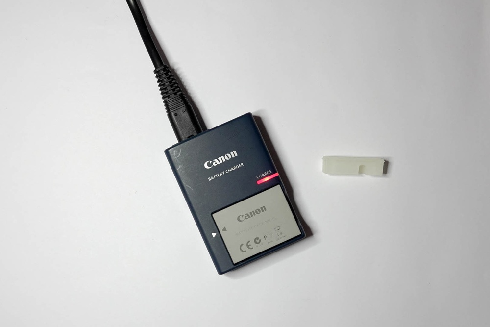Predám nabíjačku Canon CB-2LXE a batériu NB-5L