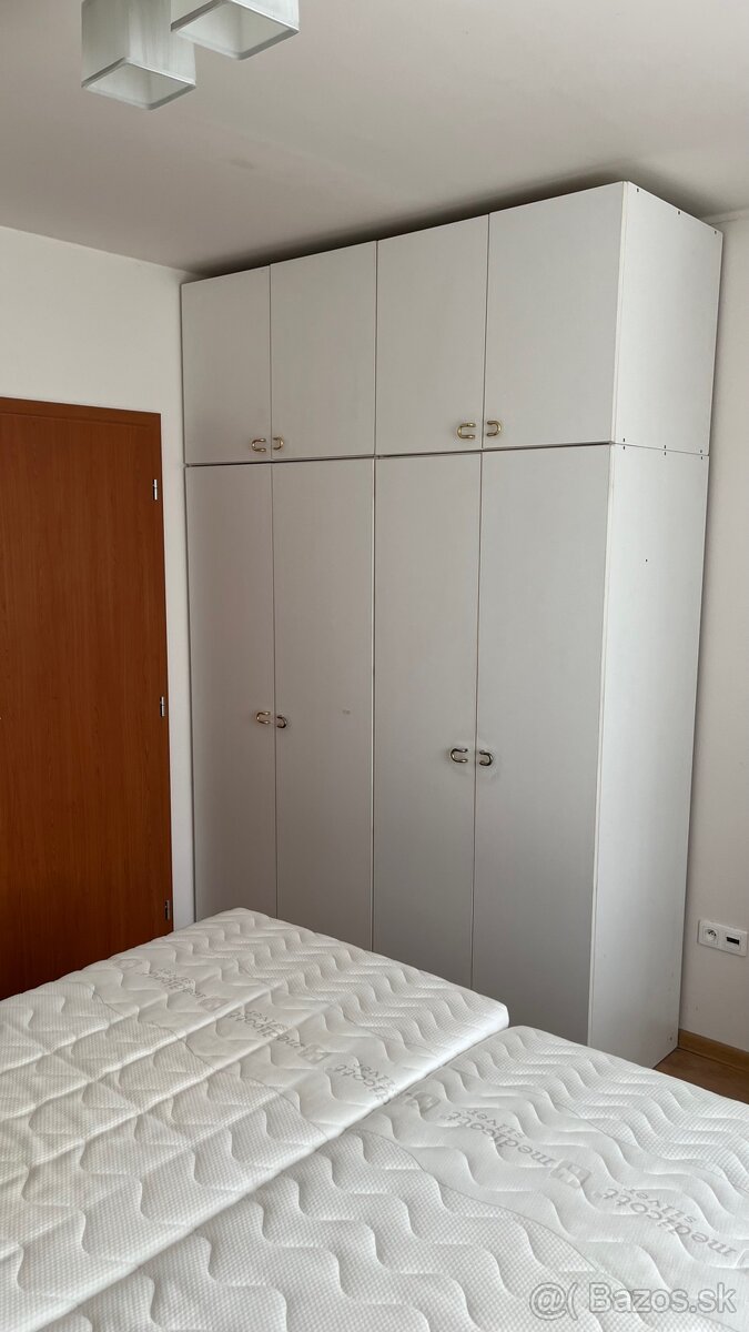 3x šatníková skrina