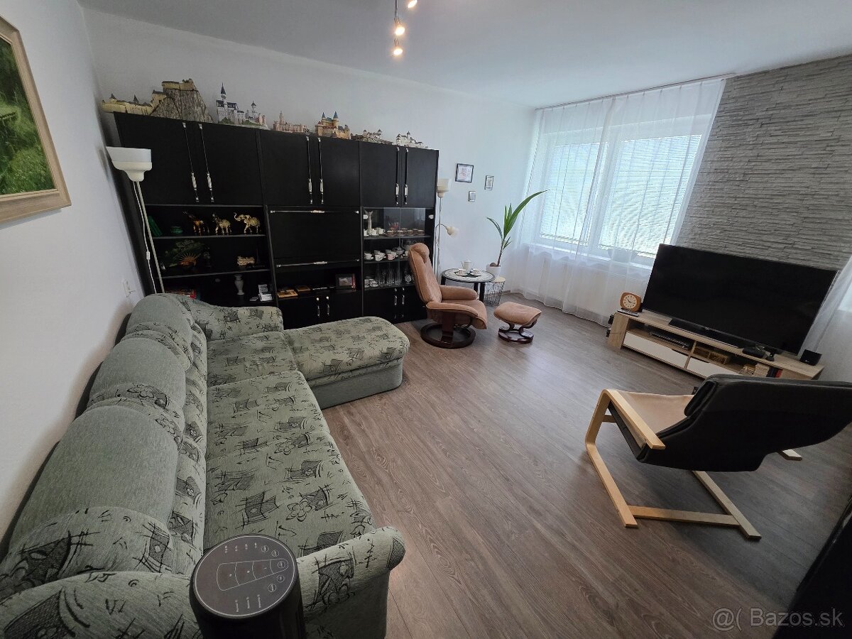 rodinný dom 135 m2+garáž 24 m2+pozemok 552 m2, Nová Dubnica