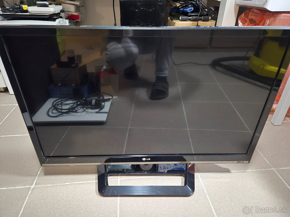 LG 32LS570S