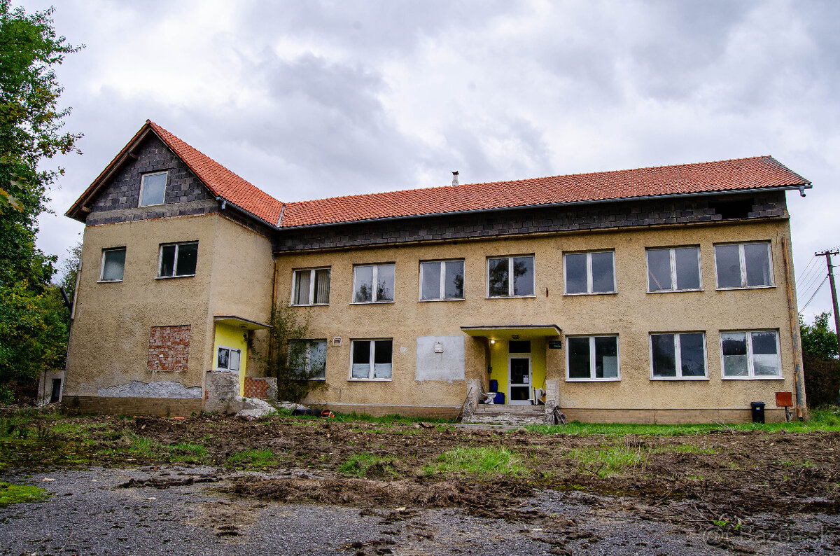 Priemyselno-administratívna budova