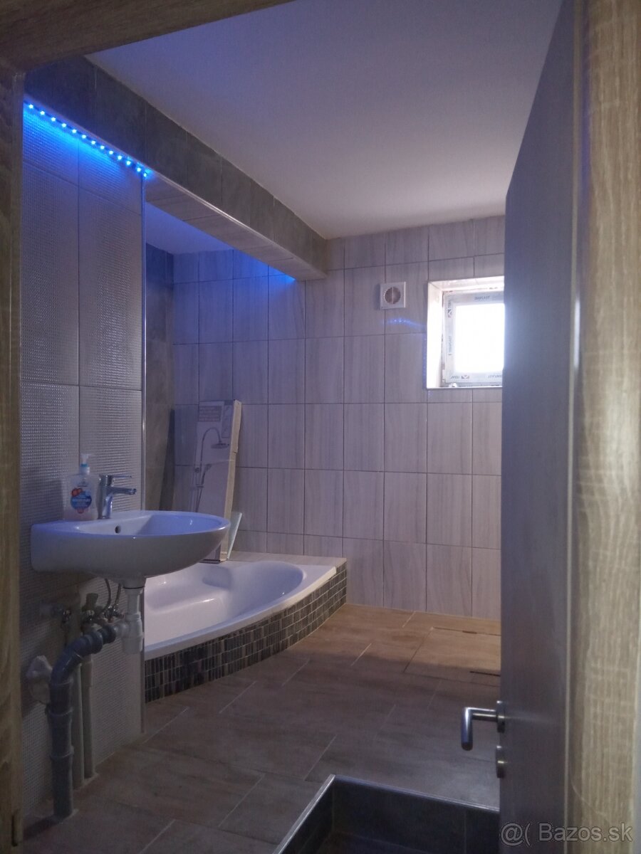 Moderný tehlový dom v Chynoranoch na predaj -