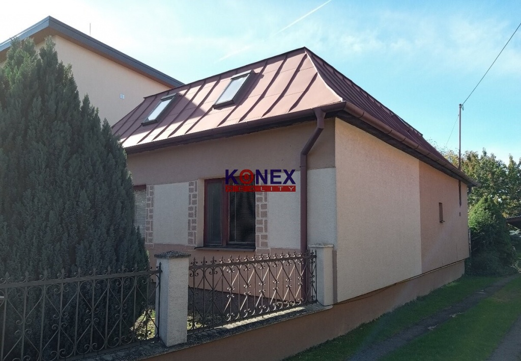 Zachovalý rodinný dom – PAVLOVCE NAD UHOM