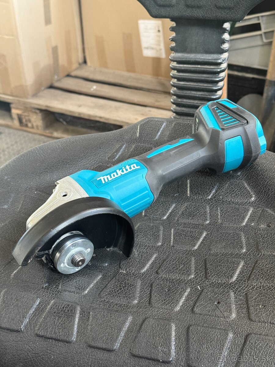 AKU uhlová brúska na baterie Makita