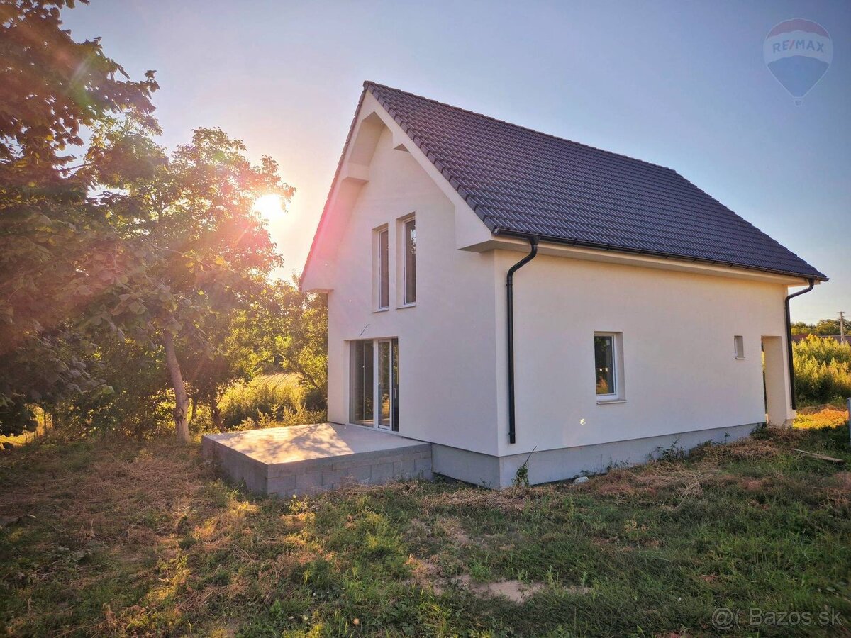 Poschodová novostavba RD na pozemku 468 m², Paňa