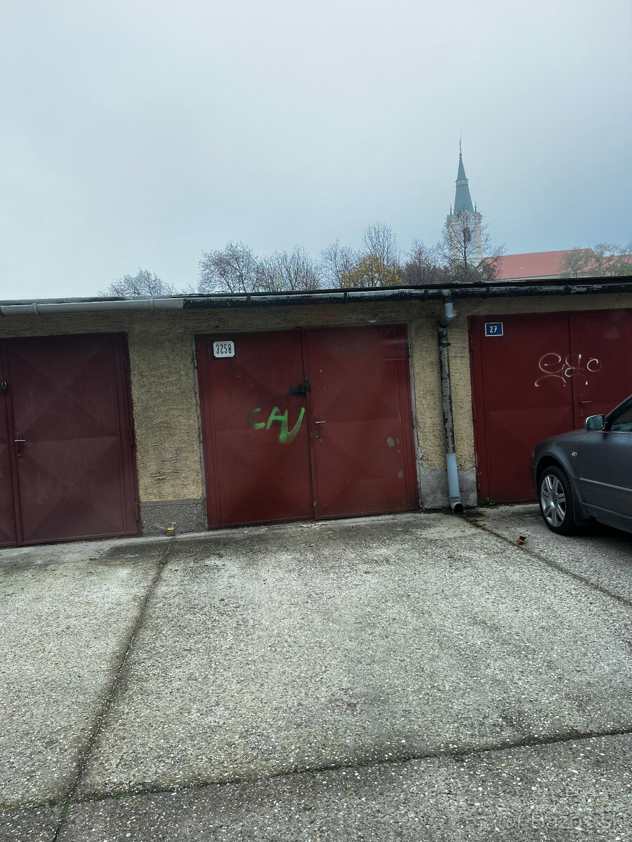 GARAZ SENEC PRENAJOM