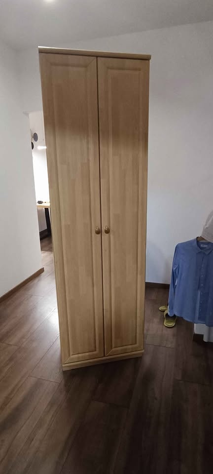 Vesiakova skrina + stena