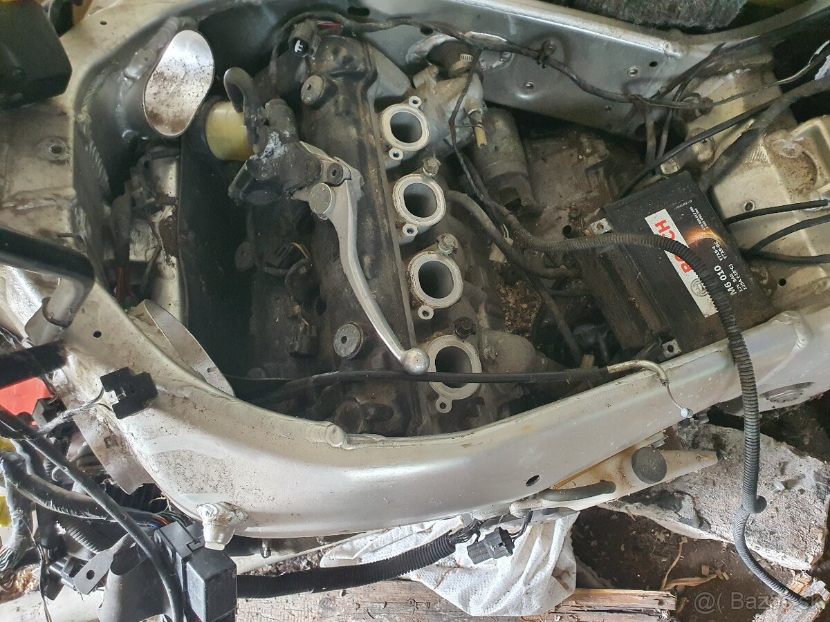 Suzuki GSX R 600 SRAD