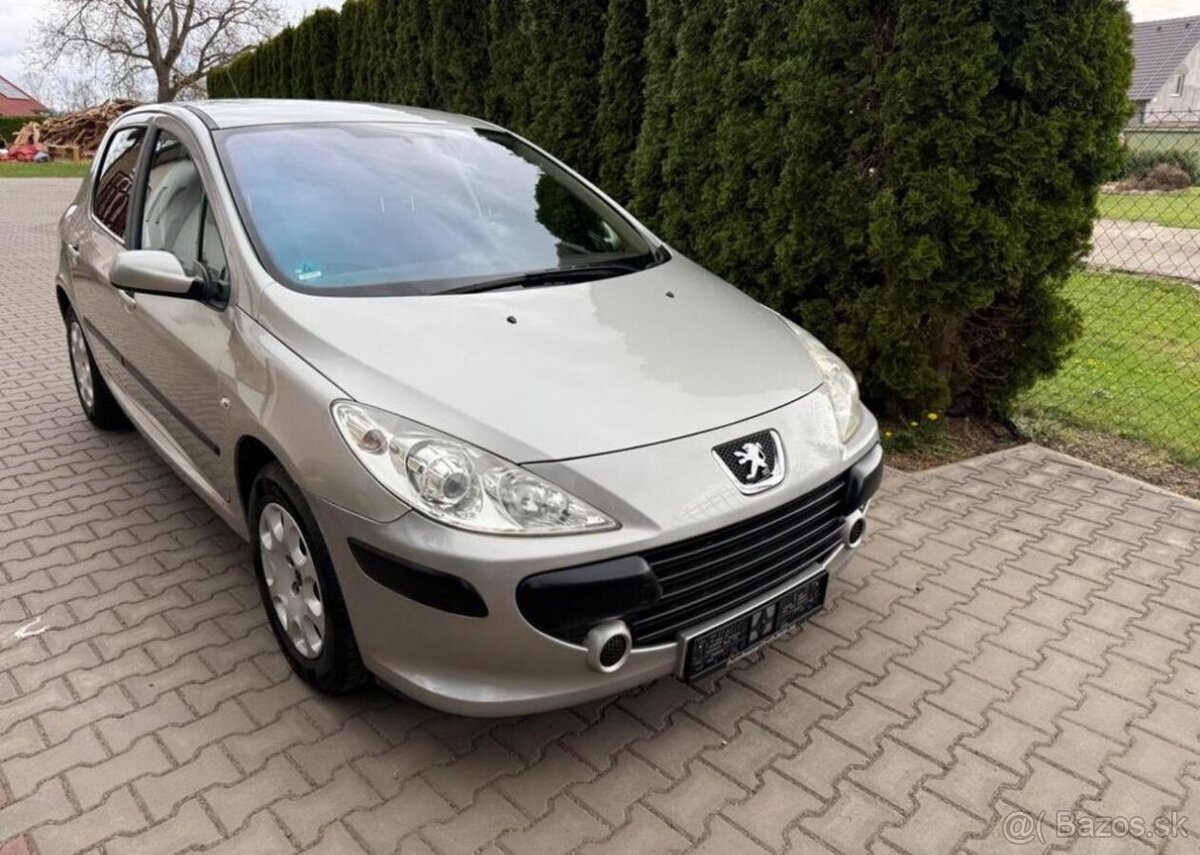 Peugeot 307 1,6i serviska , klima ,1 Majit benzín manuál
