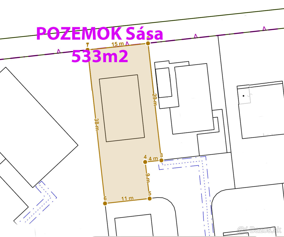 Na predaj stavebný pozemok s rozostavaným drevodomom v obci