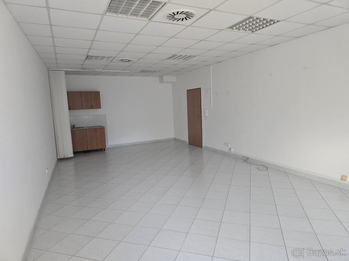 Areté real-prenájom kancelárie 40m2 v centre Senca