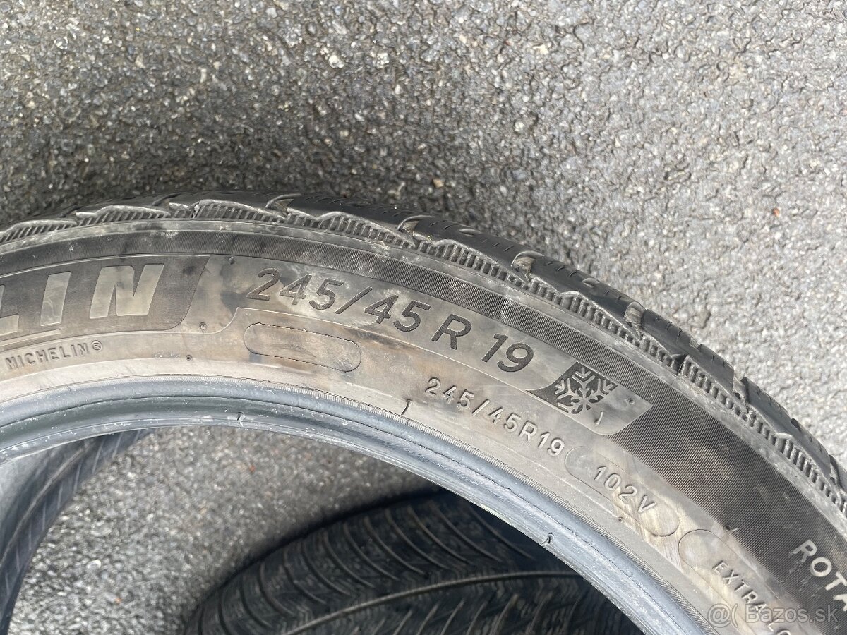 245/45r19
