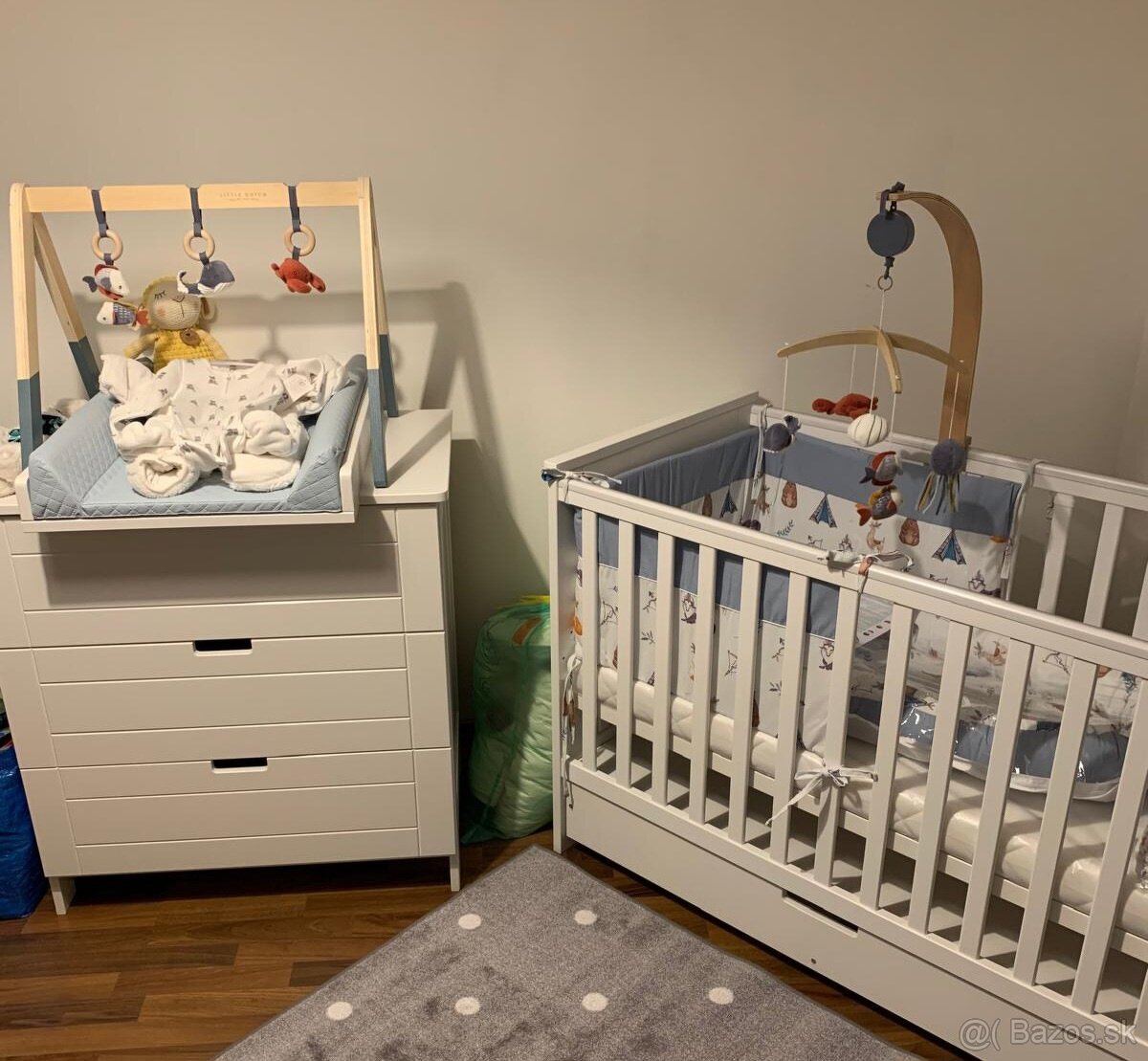 Detska postielka a prebalovaci pult (komoda)