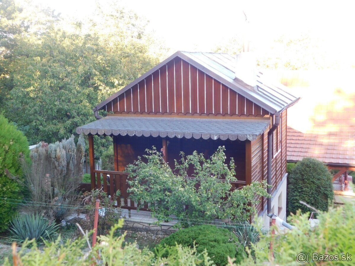 Záhradka s chatou Darmovise