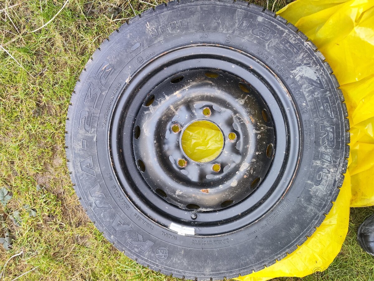 Predám pneu Lada Niva