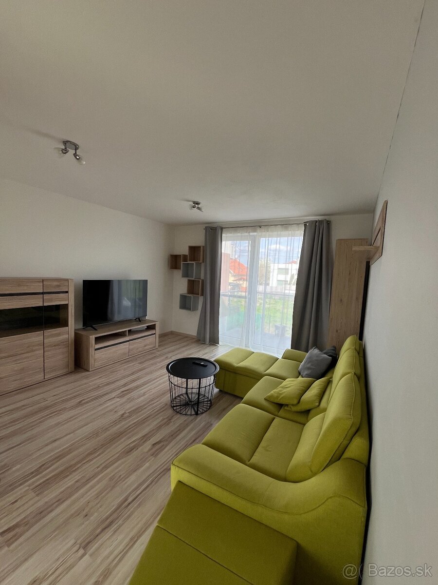 Moderný 3 izb. Vajnory s parkovacím miestom novo zariadený