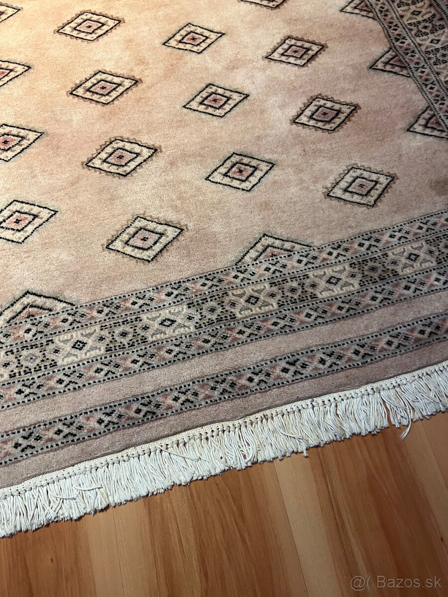 Predám krásny kašmírový koberec
