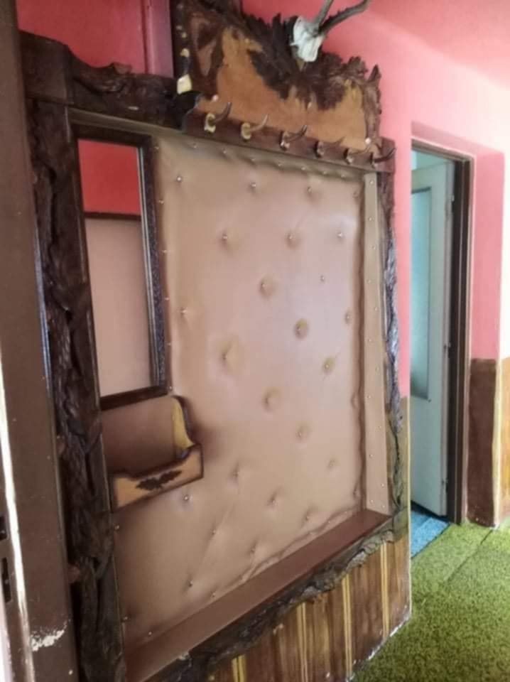 Chodbova zostava velmi pekna poľovnícka