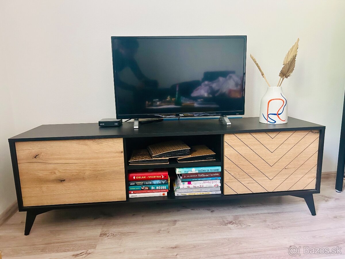 Televízny stolík