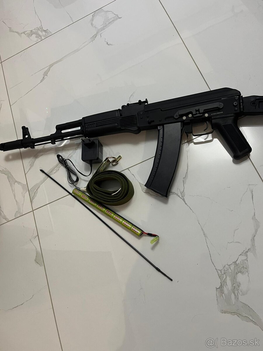 Airsoftova zbran AK105