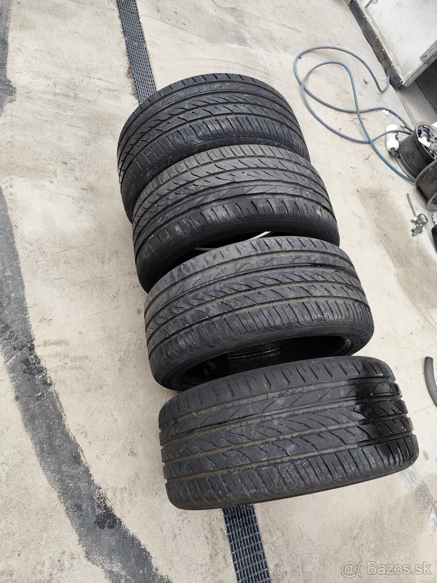 Predam pneu 255/40 r19