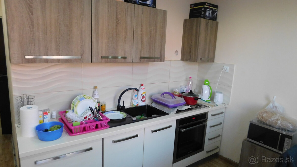 Na predaj 1 izbový byt s dvomi balkónmi na chrenovej