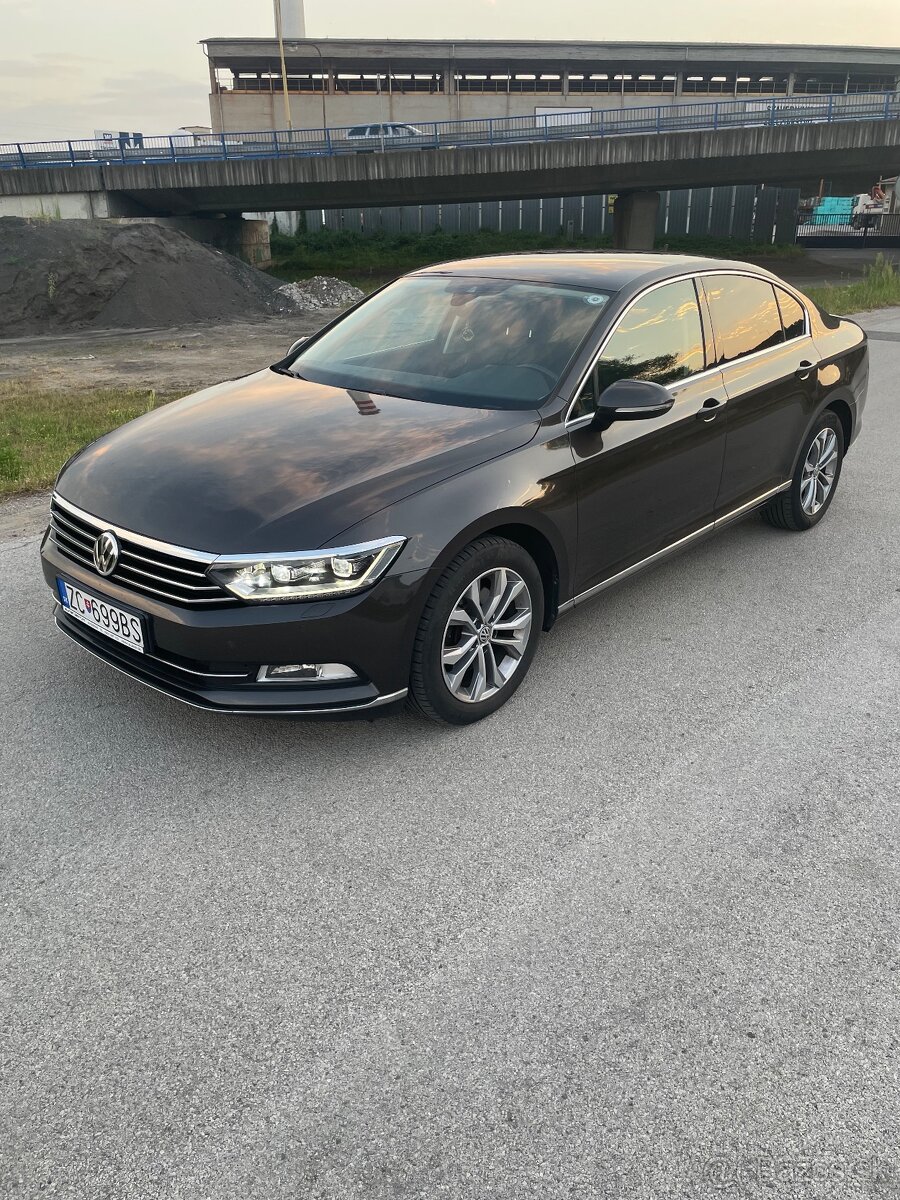 VW Passat, highline, 142 000 km, virtual cocpit, manuál