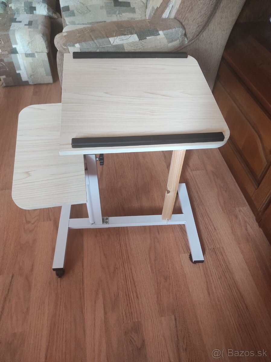 Darujem stolík pod PC