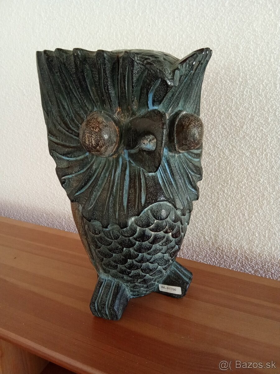 Drevorezba socha sovy.